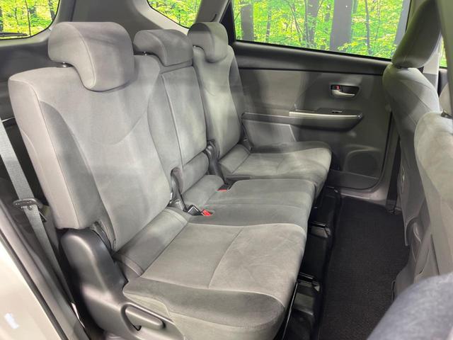 後部座席も気になるようなキズ・汚れやへたり等、大きなダメージはなく、良好な状態です。