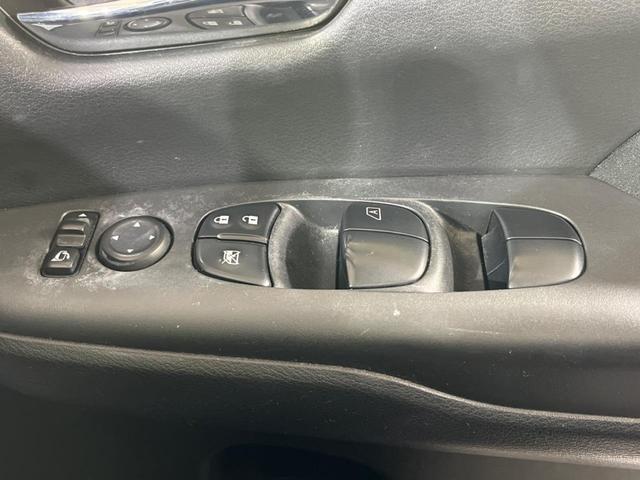 セレナ e-パワー ハイウェイスターV 両側電動ドア 後席モニター 全周囲カメラ 衝突被害軽減システム スマートキー LEDヘッド ETC クルコン オートエアコン リアエアコン Bluetooth CD DVD再生 フルセグ(37枚目)