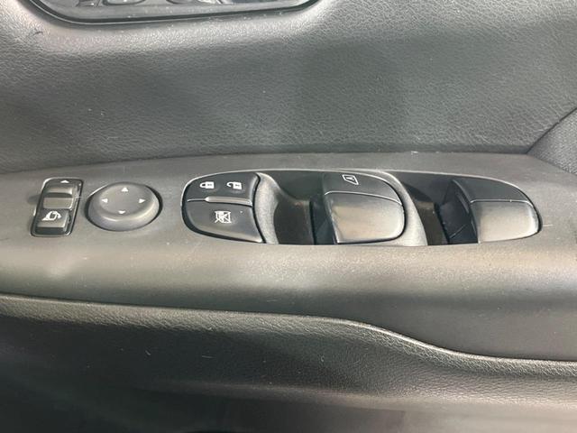 セレナ ハイウェイスターＶ　後期　両側電動スライド　全周囲カメラ　ドライブレコーダー　スマートキー　ＬＥＤヘッドライト　ＥＴＣ　クルコン　オートライト　Ｂｌｕｅｔｏｏｔｈ再生　フルセグ　ＬＥＤフォグライト（31枚目）