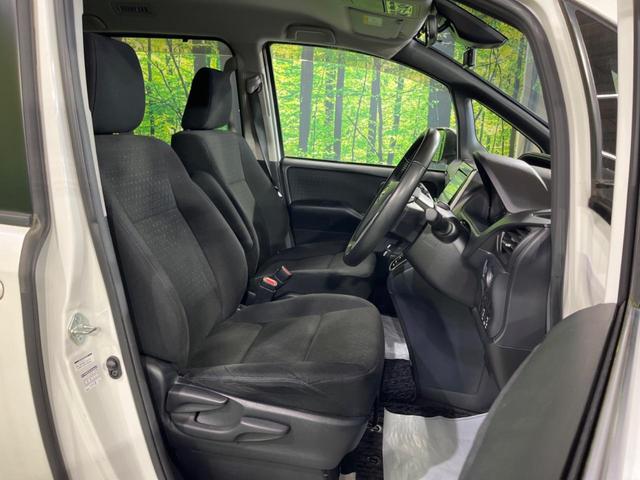 ヴォクシー Ｖ　両側電動スライド　純正９型ナビ　トヨタセーフティセンス　バックカメラ　クルコン　ＥＴＣ　スマートキー　オートハイビーム　ＬＥＤヘッド　車線逸脱警報　アイドリングストップ　Ｂｌｕｅｔｏｏｔｈ接続　地デジ（8枚目）