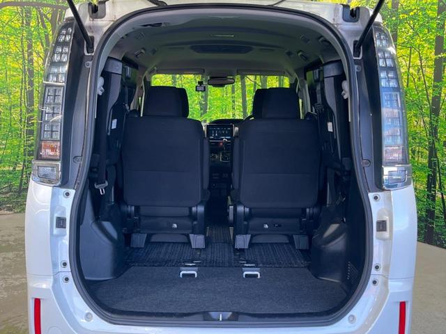 ヴォクシー Ｖ　両側電動スライド　純正９型ナビ　トヨタセーフティセンス　バックカメラ　クルコン　ＥＴＣ　スマートキー　オートハイビーム　ＬＥＤヘッド　車線逸脱警報　アイドリングストップ　Ｂｌｕｅｔｏｏｔｈ接続　地デジ（11枚目）