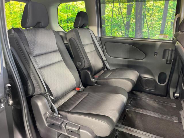 セレナ ｅ－パワー　ハイウェイスターＶ　純正ナビ１０インチ　フリップダウンモニター　プロパイロット　アラウンドビューモニター　デジタルインナーミラー　両側電動スライドドア（10枚目）