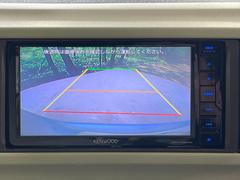 【バックカメラ】駐車時に後方がリアルタイム映像で確認できます。大型商業施設や立体駐車場での駐車時や、夜間のバック時に大活躍！運転スキルに関わらず、今や必須となった装備のひとつです！ 4