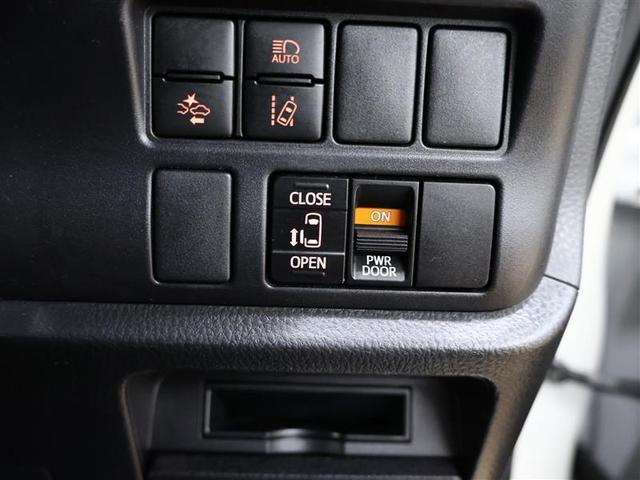 ノア Ｘ　ワンセグ　メモリーナビ　バックカメラ　衝突被害軽減システム　電動スライドドア　ＬＥＤヘッドランプ　ウオークスルー　乗車定員７人　３列シート　アイドリングストップ（17枚目）