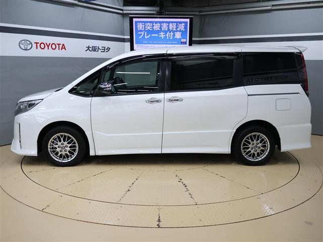 ノア ハイブリッドＳｉ　ダブルバイビーＩＩＩ　フルセグ　メモリーナビ　ＤＶＤ再生　バックカメラ　衝突被害軽減システム　ＥＴＣ　両側電動スライド　ＬＥＤヘッドランプ　乗車定員７人　３列シート　ワンオーナー（3枚目）