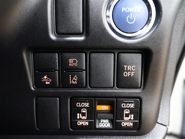 ノア ハイブリッドＳｉ　ダブルバイビーＩＩＩ　フルセグ　メモリーナビ　ＤＶＤ再生　バックカメラ　衝突被害軽減システム　ＥＴＣ　両側電動スライド　ＬＥＤヘッドランプ　乗車定員７人　３列シート　ワンオーナー（8枚目）