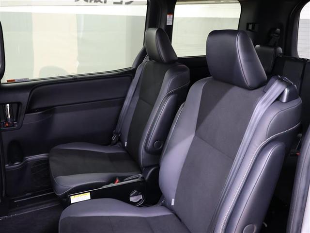 ノア ハイブリッドＳｉ　ダブルバイビーＩＩＩ　フルセグ　メモリーナビ　ＤＶＤ再生　バックカメラ　衝突被害軽減システム　ＥＴＣ　両側電動スライド　ＬＥＤヘッドランプ　乗車定員７人　３列シート　ワンオーナー（25枚目）