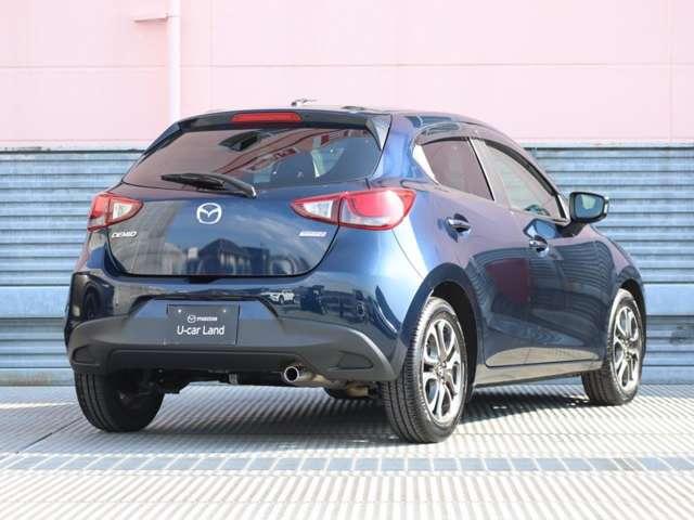 マツダの魂動デザインは、クルマに命を与えるデザイン思想です。生物が見せる一瞬の動きの強さや美しさをベースに、躍動感や緊張感を表現しています。日本の美意識を礎とした「新たなエレガンス」も追求しています。