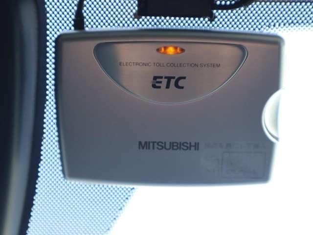 ＥＴＣももちろん搭載。いちいち料金所で停車する必要なんて当然ないです。スムーズにストレスなくドライブをお楽しみください。（※支払総額にセットアップ費用は含まれておりません。）