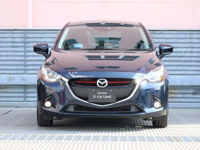 ＬＥＤヘッドライトが付いております。より遠く、より広く、より明るく、照らしてくれます。そのため、夜間の走行も運転もしやすく見やすいです。ハロゲンライトに比べ、消費電力も少なく、長寿命で効率的です。