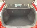 開口部の広いリアラゲッジスペースですのでゴルフバック等はもちろんのこと、リアシートが4:2:4の3分割可倒ができますので、そのときの用途に応じて使い分けも可能です。