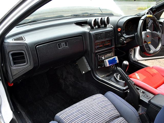 サバンナＲＸ－７ ＧＴ－Ｒ　元色ホワイト　社外ＬＳＤ　車高調　マフラー　フルバケシート　デフィ追加メーター　ＡＴからＭＴ載せ替え公認車　ロールバー　ブローオフ　エアクリ　ＫＯＹＯラヂエター（22枚目）