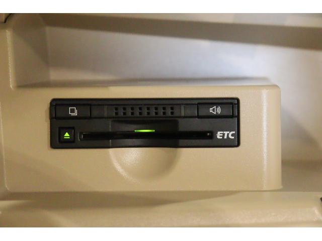 エスティマ アエラス　ＥＴＣ　バックカメラ　ナビ　オートクルーズコントロール　両側電動スライドドア　ＨＩＤ　スマートキー　３列シート　オットマン　ＣＶＴ　アルミホイール　ＣＤ　盗難防止システム　衝突安全ボディ　ＡＢＳ（9枚目）