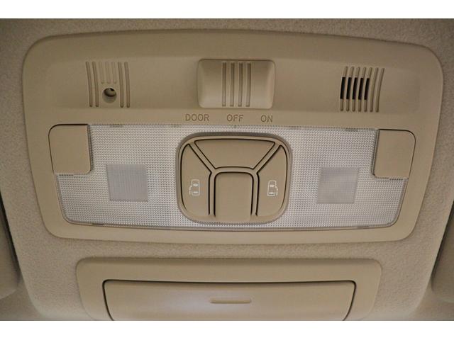 エスティマ アエラス　ＥＴＣ　バックカメラ　ナビ　オートクルーズコントロール　両側電動スライドドア　ＨＩＤ　スマートキー　３列シート　オットマン　ＣＶＴ　アルミホイール　ＣＤ　盗難防止システム　衝突安全ボディ　ＡＢＳ（29枚目）