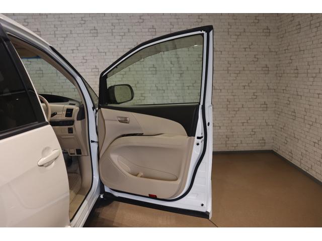 エスティマ アエラス　ＥＴＣ　バックカメラ　ナビ　オートクルーズコントロール　両側電動スライドドア　ＨＩＤ　スマートキー　３列シート　オットマン　ＣＶＴ　アルミホイール　ＣＤ　盗難防止システム　衝突安全ボディ　ＡＢＳ（31枚目）