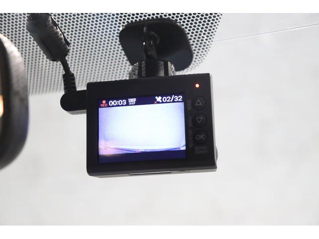 プレミオ ２．０Ｇ　スペリア　ドライブレコーダー　オートクルーズコントロール　バックカメラ　ナビ　ＴＶ　アルミホイール　ＨＩＤ　ＣＶＴ　シートヒーター　スマートキー　電動格納ミラー　盗難防止システム　パワーシート　革シート　ＣＤ（9枚目）