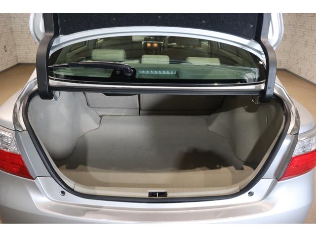 プレミオ ２．０Ｇ　スペリア　ドライブレコーダー　オートクルーズコントロール　バックカメラ　ナビ　ＴＶ　アルミホイール　ＨＩＤ　ＣＶＴ　シートヒーター　スマートキー　電動格納ミラー　盗難防止システム　パワーシート　革シート　ＣＤ（24枚目）