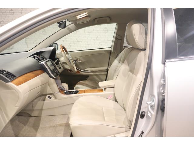 プレミオ ２．０Ｇ　スペリア　ドライブレコーダー　オートクルーズコントロール　バックカメラ　ナビ　ＴＶ　アルミホイール　ＨＩＤ　ＣＶＴ　シートヒーター　スマートキー　電動格納ミラー　盗難防止システム　パワーシート　革シート　ＣＤ（32枚目）
