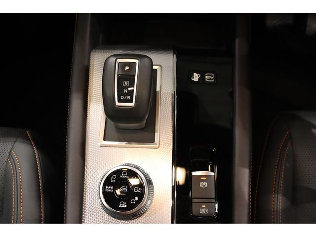 アウトランダーＰＨＥＶ Ｐ　４ＷＤ　ドライブレコーダー　全周囲カメラ　クリアランスソナー　クルーズコントロール　パワーシート　衝突被害軽減システム　ナビ　ＴＶ　ＬＥＤヘッドランプ　アルミホイール　スマートキー（9枚目）