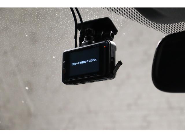 アウトランダーＰＨＥＶ Ｐ　４ＷＤ　ドライブレコーダー　全周囲カメラ　クリアランスソナー　クルーズコントロール　パワーシート　衝突被害軽減システム　ナビ　ＴＶ　ＬＥＤヘッドランプ　アルミホイール　スマートキー（11枚目）