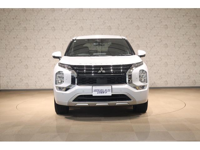 アウトランダーＰＨＥＶ Ｐ　４ＷＤ　ドライブレコーダー　全周囲カメラ　クリアランスソナー　クルーズコントロール　パワーシート　衝突被害軽減システム　ナビ　ＴＶ　ＬＥＤヘッドランプ　アルミホイール　スマートキー（12枚目）