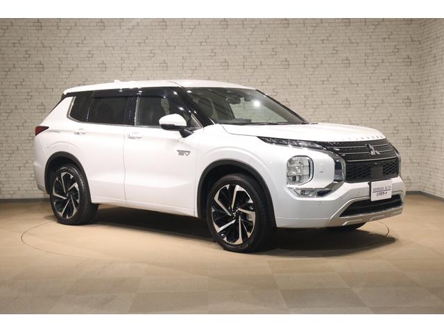 アウトランダーＰＨＥＶ Ｐ　４ＷＤ　ドライブレコーダー　全周囲カメラ　クリアランスソナー　クルーズコントロール　パワーシート　衝突被害軽減システム　ナビ　ＴＶ　ＬＥＤヘッドランプ　アルミホイール　スマートキー（13枚目）