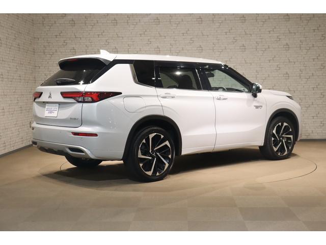 アウトランダーＰＨＥＶ Ｐ　４ＷＤ　ドライブレコーダー　全周囲カメラ　クリアランスソナー　クルーズコントロール　パワーシート　衝突被害軽減システム　ナビ　ＴＶ　ＬＥＤヘッドランプ　アルミホイール　スマートキー（15枚目）
