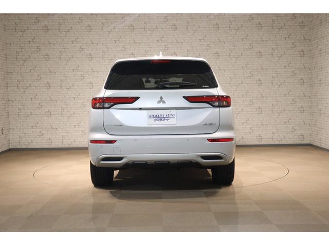 アウトランダーＰＨＥＶ Ｐ　４ＷＤ　ドライブレコーダー　全周囲カメラ　クリアランスソナー　クルーズコントロール　パワーシート　衝突被害軽減システム　ナビ　ＴＶ　ＬＥＤヘッドランプ　アルミホイール　スマートキー（16枚目）