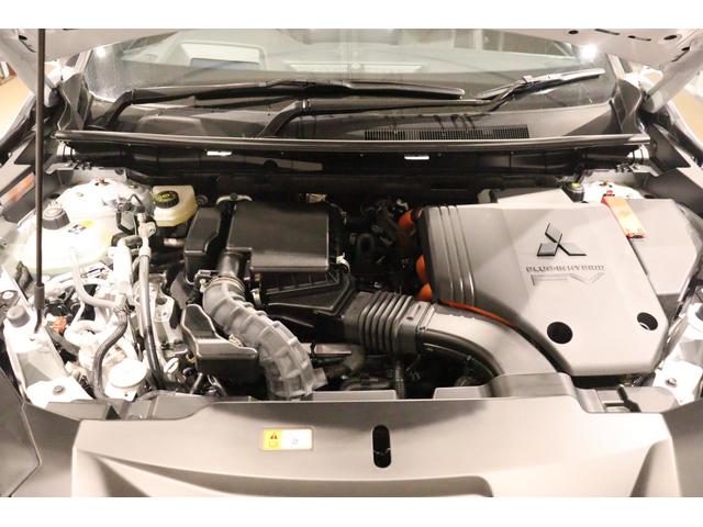 アウトランダーＰＨＥＶ Ｐ　４ＷＤ　ドライブレコーダー　全周囲カメラ　クリアランスソナー　クルーズコントロール　パワーシート　衝突被害軽減システム　ナビ　ＴＶ　ＬＥＤヘッドランプ　アルミホイール　スマートキー（20枚目）