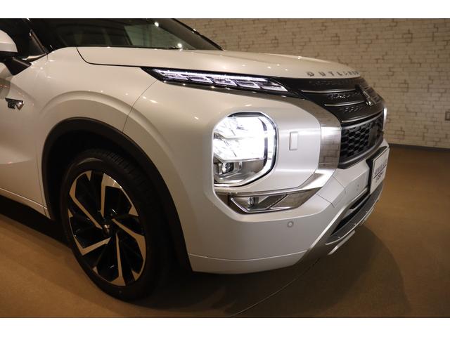 アウトランダーＰＨＥＶ Ｐ　４ＷＤ　ドライブレコーダー　全周囲カメラ　クリアランスソナー　クルーズコントロール　パワーシート　衝突被害軽減システム　ナビ　ＴＶ　ＬＥＤヘッドランプ　アルミホイール　スマートキー（21枚目）