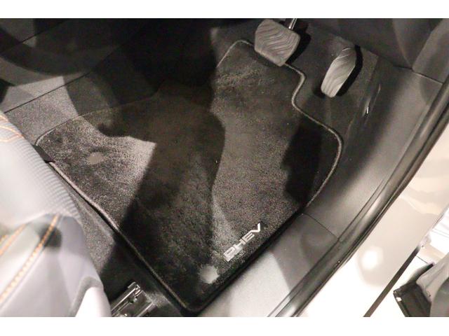 アウトランダーＰＨＥＶ Ｐ　４ＷＤ　ドライブレコーダー　全周囲カメラ　クリアランスソナー　クルーズコントロール　パワーシート　衝突被害軽減システム　ナビ　ＴＶ　ＬＥＤヘッドランプ　アルミホイール　スマートキー（24枚目）