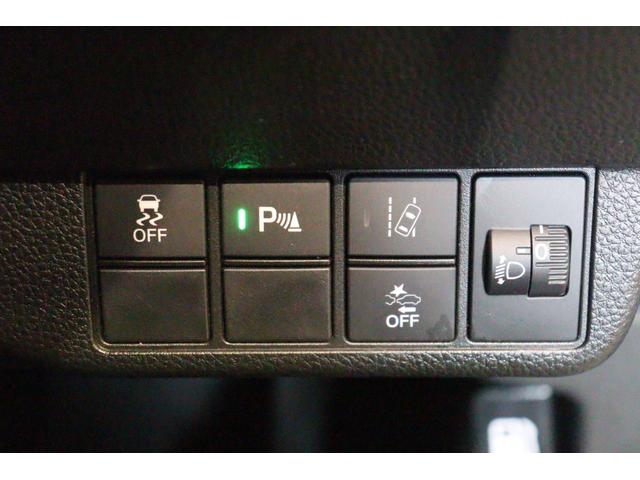 クリアランスソナー付きなので障害物をセンサーで感知し、ドライバーに衝突の危険を知らせてくれます☆