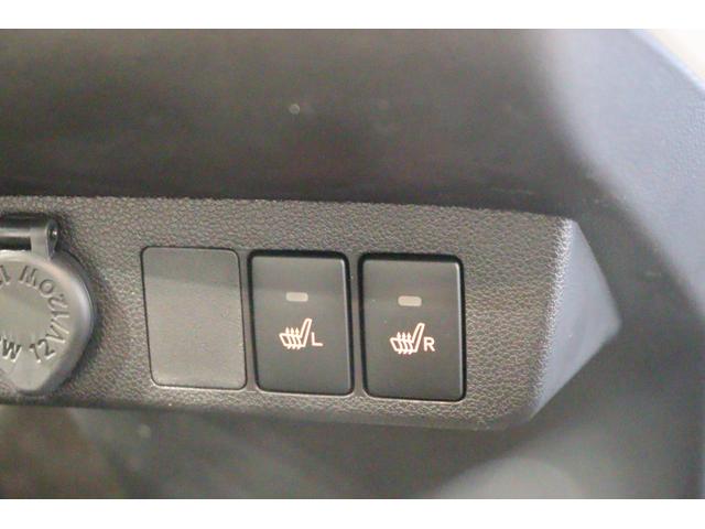 冬場や夏場はシートの心地が優れませんよね。上記のような課題をシートヒーターが解決します。どんなときでも快適にドライブが楽しめますね。