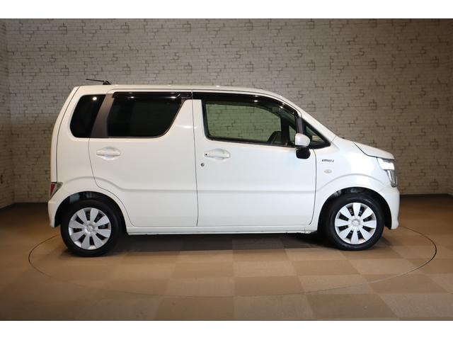 ワゴンＲ ハイブリッドＦＸ　ＥＴＣ　バックカメラ　ナビ　ＴＶ　レーンアシスト　衝突被害軽減システム　スマートキー　アイドリングストップ　シートヒーター　ベンチシート　ＣＶＴ　盗難防止システム　ＡＢＳ　ＥＳＣ　ＣＤ　ＵＳＢ（14枚目）