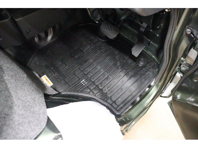 スーパーキャリイ Ｘリミテッド　４ＷＤ　軽トラック　ＡＴ　衝突被害軽減システム　クリアランスソナー　レーンアシスト　アイドリングストップ　電動格納ミラー　ＥＳＣ　エアコン　パワーウィンドウ（9枚目）