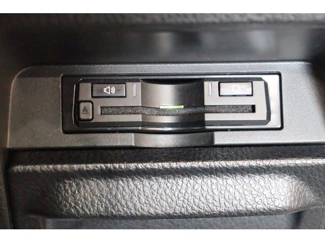 ヴォクシー ＺＳ　ＥＴＣ　バックカメラ　ナビ　ＴＶ　レーンアシスト　衝突被害軽減システム　両側電動スライドドア　オートマチックハイビーム　ＬＥＤヘッドランプ　スマートキー　アイドリングストップ　後席モニター　３列シート（8枚目）