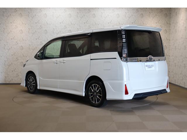 ヴォクシー ＺＳ　ＥＴＣ　バックカメラ　ナビ　ＴＶ　レーンアシスト　衝突被害軽減システム　両側電動スライドドア　オートマチックハイビーム　ＬＥＤヘッドランプ　スマートキー　アイドリングストップ　後席モニター　３列シート（17枚目）
