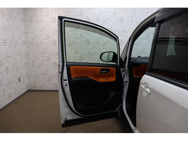 ヴォクシー ＺＳ　ＥＴＣ　バックカメラ　ナビ　ＴＶ　レーンアシスト　衝突被害軽減システム　両側電動スライドドア　オートマチックハイビーム　ＬＥＤヘッドランプ　スマートキー　アイドリングストップ　後席モニター　３列シート（25枚目）