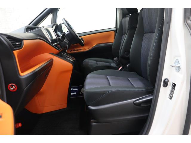 ヴォクシー ＺＳ　ＥＴＣ　バックカメラ　ナビ　ＴＶ　レーンアシスト　衝突被害軽減システム　両側電動スライドドア　オートマチックハイビーム　ＬＥＤヘッドランプ　スマートキー　アイドリングストップ　後席モニター　３列シート（30枚目）