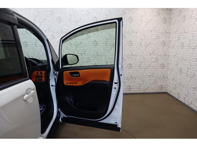 ヴォクシー ＺＳ　ＥＴＣ　バックカメラ　ナビ　ＴＶ　レーンアシスト　衝突被害軽減システム　両側電動スライドドア　オートマチックハイビーム　ＬＥＤヘッドランプ　スマートキー　アイドリングストップ　後席モニター　３列シート（31枚目）