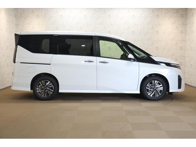 セレナ ｅ－パワー　ハイウェイスターＶ　全周囲カメラ　ナビ　ＴＶ　クリアランスソナー　クルーズコントロール　衝突被害軽減システム　両側電動スライドドア　ＬＥＤヘッドランプ　スマートキー　３列シート　ＣＶＴ　アルミホイール　ＵＳＢ（14枚目）