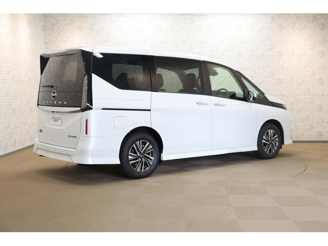 セレナ ｅ－パワー　ハイウェイスターＶ　全周囲カメラ　ナビ　ＴＶ　クリアランスソナー　クルーズコントロール　衝突被害軽減システム　両側電動スライドドア　ＬＥＤヘッドランプ　スマートキー　３列シート　ＣＶＴ　アルミホイール　ＵＳＢ（15枚目）