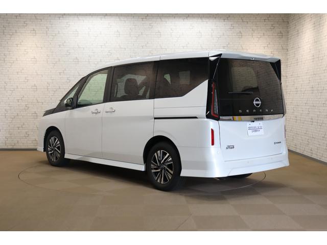 セレナ ｅ－パワー　ハイウェイスターＶ　全周囲カメラ　ナビ　ＴＶ　クリアランスソナー　クルーズコントロール　衝突被害軽減システム　両側電動スライドドア　ＬＥＤヘッドランプ　スマートキー　３列シート　ＣＶＴ　アルミホイール　ＵＳＢ（17枚目）