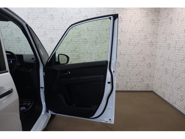 セレナ ｅ－パワー　ハイウェイスターＶ　全周囲カメラ　ナビ　ＴＶ　クリアランスソナー　クルーズコントロール　衝突被害軽減システム　両側電動スライドドア　ＬＥＤヘッドランプ　スマートキー　３列シート　ＣＶＴ　アルミホイール　ＵＳＢ（28枚目）