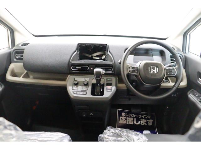 フリード ｅ：ＨＥＶエアー　ＥＸ　クリアランスソナー　クルーズコントロール　レーンアシスト　衝突被害軽減システム　両側電動スライドドア　オートライト　ＬＥＤヘッドランプ　スマートキー　アイドリングストップ　電動格納ミラー（2枚目）