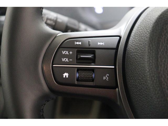 フリード ｅ：ＨＥＶエアー　ＥＸ　クリアランスソナー　クルーズコントロール　レーンアシスト　衝突被害軽減システム　両側電動スライドドア　オートライト　ＬＥＤヘッドランプ　スマートキー　アイドリングストップ　電動格納ミラー（6枚目）