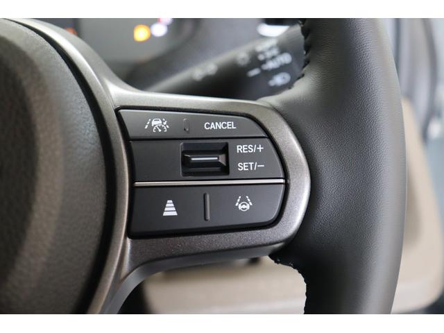 フリード ｅ：ＨＥＶエアー　ＥＸ　クリアランスソナー　クルーズコントロール　レーンアシスト　衝突被害軽減システム　両側電動スライドドア　オートライト　ＬＥＤヘッドランプ　スマートキー　アイドリングストップ　電動格納ミラー（7枚目）