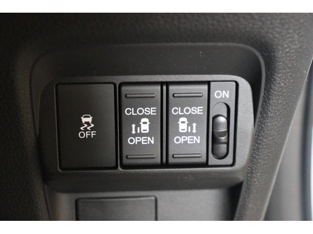 フリード ｅ：ＨＥＶエアー　ＥＸ　クリアランスソナー　クルーズコントロール　レーンアシスト　衝突被害軽減システム　両側電動スライドドア　オートライト　ＬＥＤヘッドランプ　スマートキー　アイドリングストップ　電動格納ミラー（8枚目）