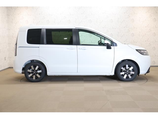 フリード ｅ：ＨＥＶエアー　ＥＸ　クリアランスソナー　クルーズコントロール　レーンアシスト　衝突被害軽減システム　両側電動スライドドア　オートライト　ＬＥＤヘッドランプ　スマートキー　アイドリングストップ　電動格納ミラー（14枚目）