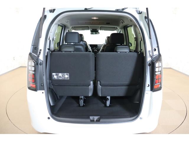 フリード ｅ：ＨＥＶエアー　ＥＸ　クリアランスソナー　クルーズコントロール　レーンアシスト　衝突被害軽減システム　両側電動スライドドア　オートライト　ＬＥＤヘッドランプ　スマートキー　アイドリングストップ　電動格納ミラー（19枚目）